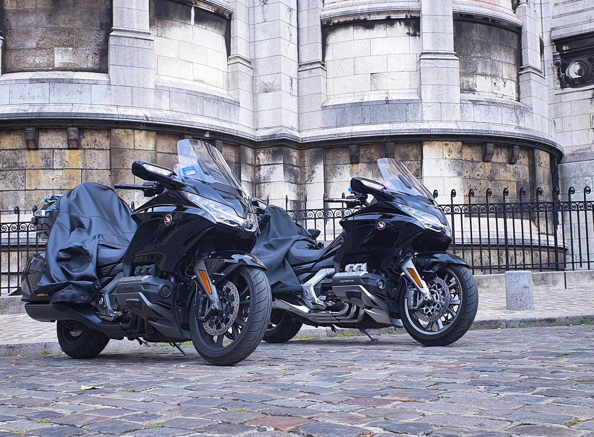 Taxi moto Île-de-France BSK Transports Moto avec deux Honda Goldwing